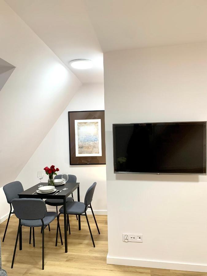 Hotel, Apartament Pod Zlotym Lwem W Samym Centrum Miasta Z Darmowym Parkingiem VII Klodzko Exterior photo